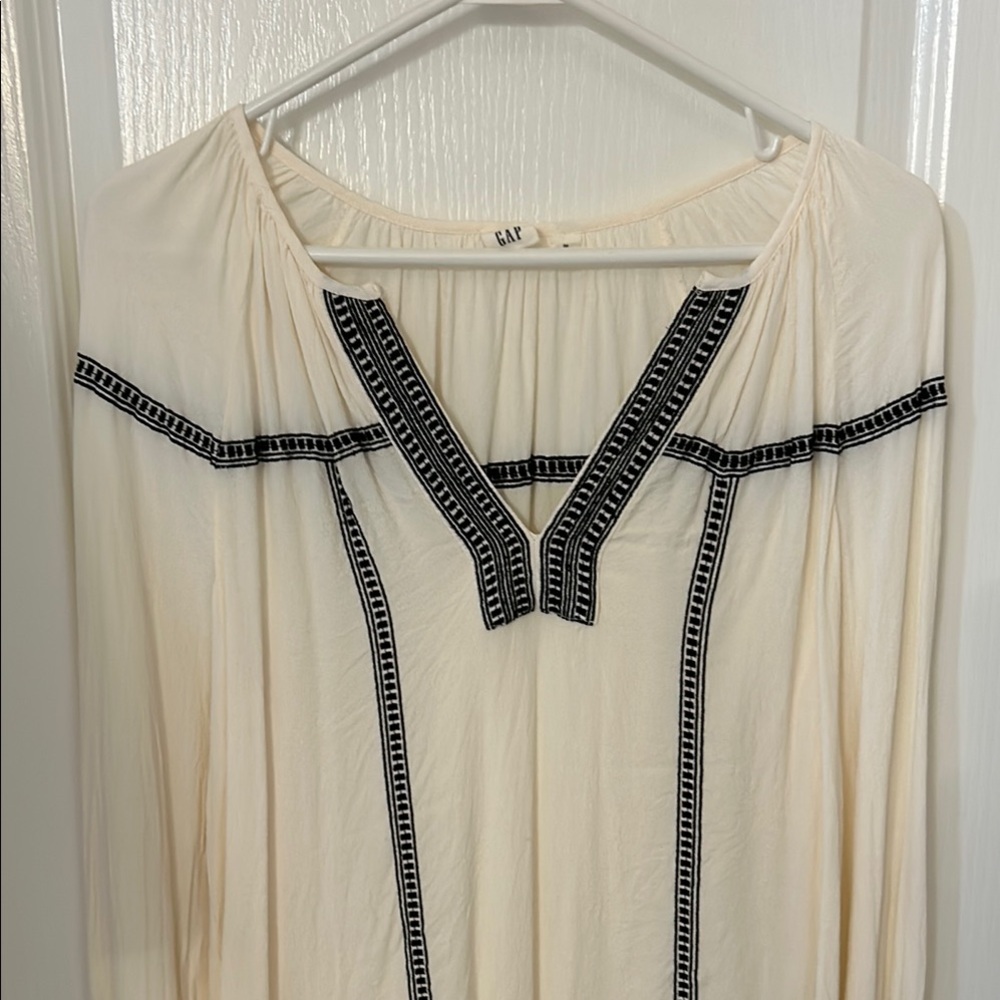 GAP Ivory Top with Black Accents